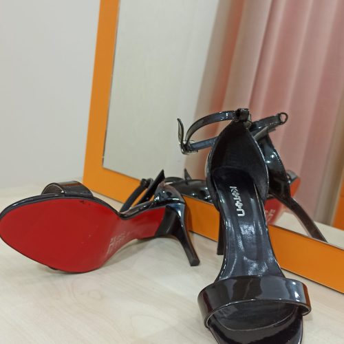 کفش پاشنه بلند مشکی ورنی ترک