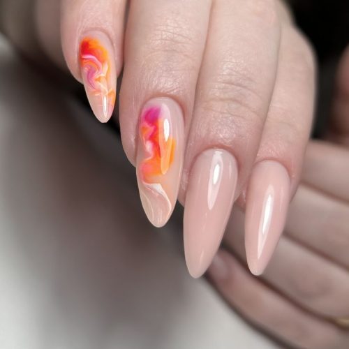 آموزش و کاشت ناخن