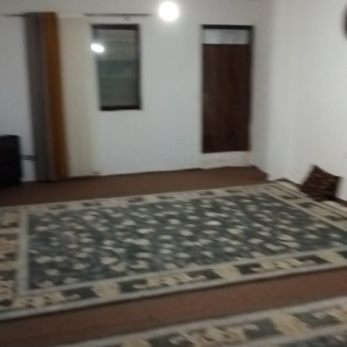 آپارتمان 90 متر بنا و 300 متر زمین دارای اب و برق و گاز