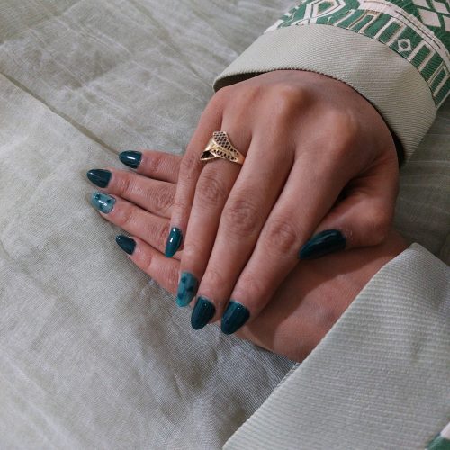 کاشت و طراحی ناخن با بهترین مواد_تخفیف ویژه مشتریان دیوار
