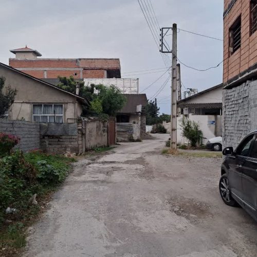 210متر با سند و مالکیت آدرس :سیاه کلا محله شرقی