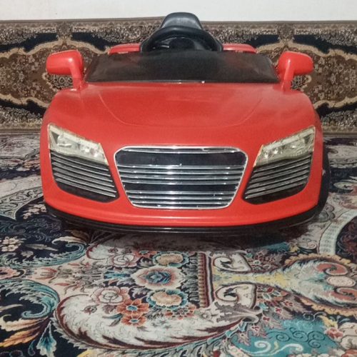 ماشین شارژی قرمز