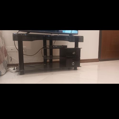 میز تلویزیون شیشه ای