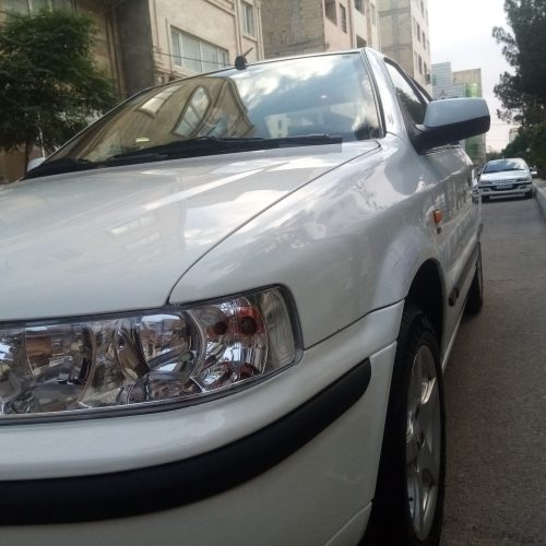 ماشین خیلی خوب وباروکش و ماشین بیشتر وسایل هایش نو کرده شده ازچراغ بگیر تا سپر