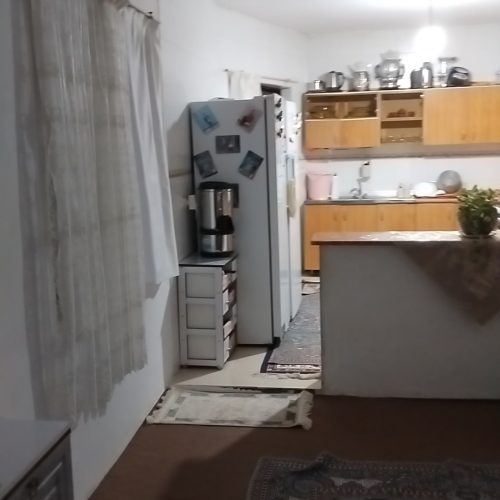 آپارتمان 90 متر بنا و 300 متر زمین دارای اب و برق و گاز