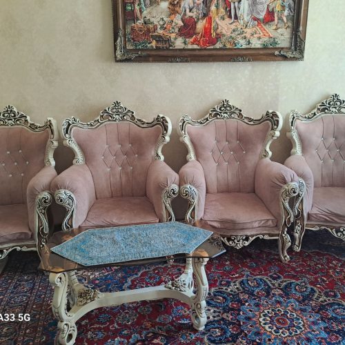 مبل سلطنتی9نفره کاملا سالم ودرحدنوبا3عددمیزعسلی بصورت نقدی22میلیون تومان و تخفیف ویژه درپای معامله فقط تماس بگیرید 09142152810