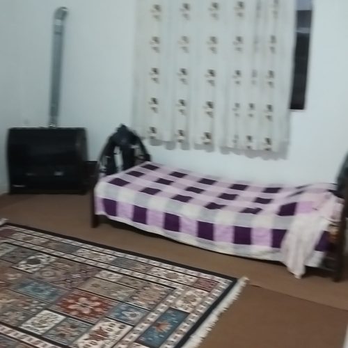 آپارتمان 90 متر بنا و 300 متر زمین دارای اب و برق و گاز