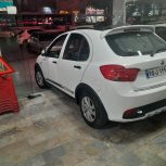 خودروی کویییک سفیدمشکی رنگ اسپرت