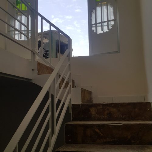 منزل دو طبقه در بست