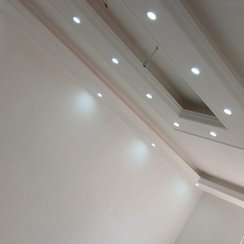 منفرد  برق کار ساختمان دارای مدرک فنی حرفه ای طبق استاندارد های بین المللی با 25 سال سابقه کار