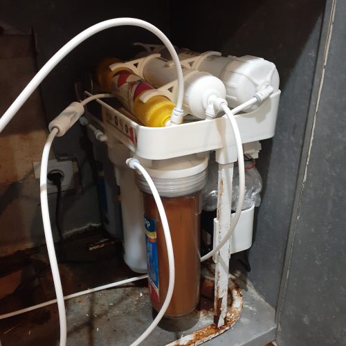 دو تا آجاق گاز؛ یکی درحد نو دیگری دسته دوم؛ یک تا یخچال؛ و بخاری وآب تصفیه