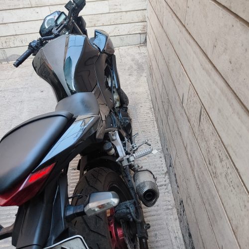 فروش یک دستگاه کاوازاکی z250