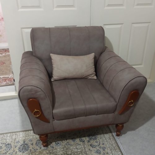 مبل راحتی و میز غذا خوری