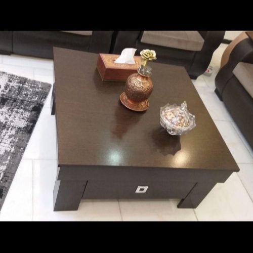 مبلمان راحتی و میز جلو مبلی