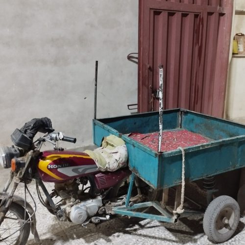 موتور سیکلت 84 با سه چرخ فروشی هست تمیز قیمت 12 میلیون تومان برگه مزایده دارد