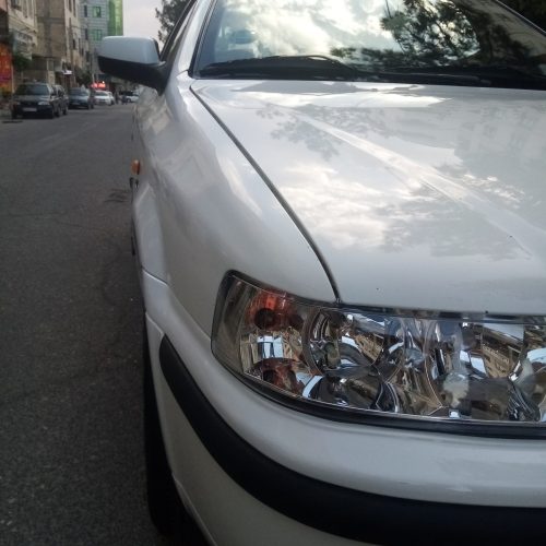 ماشین خیلی خوب وباروکش و ماشین بیشتر وسایل هایش نو کرده شده ازچراغ بگیر تا سپر