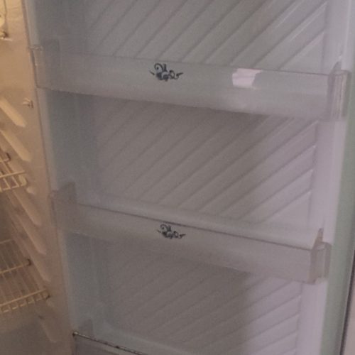 تخت خواب دو نفره با تشک و فقط یخچال بدون سرد خونه