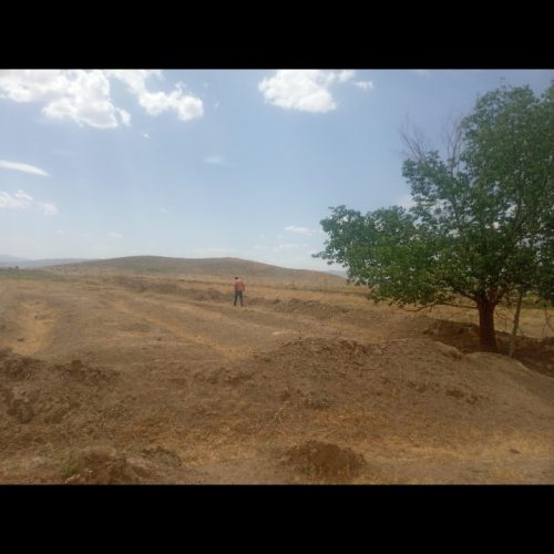 فروش 500 متر زمین کشاورزی همراه یک ونیم ساعت اب چاه عمیق