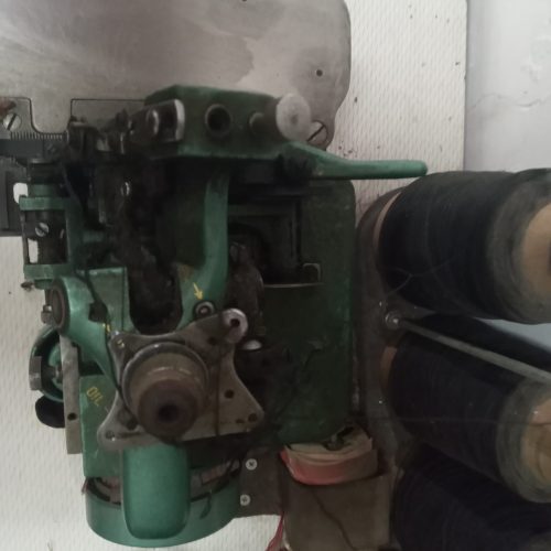 یک دستگاه سردوزبهمراه میزمربوطه