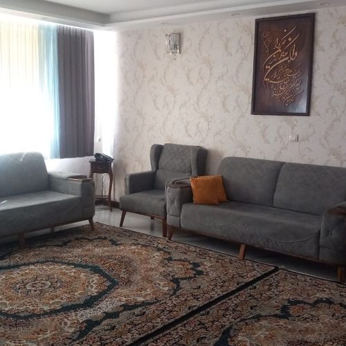 مبل هشت نفره هنراه باچهارعددعسلی، بزرگ متوسط کوچک