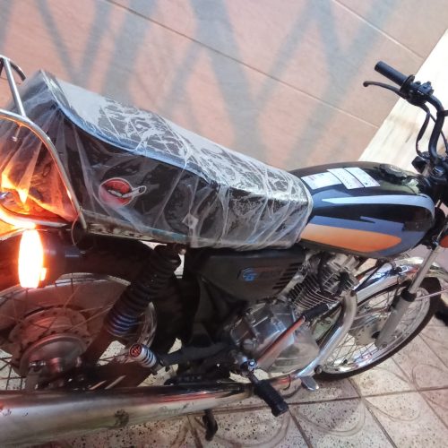 موتور 150ازما همچی سالم مدارک کامل پلاک ملی استارتی همچی هم کار می‌کنه