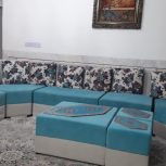 یک دست مبل 9 نفره سالم بدون خط وخش،  با کاور سالم در حد نو یک سال کارکرده(  فروش بعلت جاب جایی) و دو عدد پرده نو در اندازه های 2×3