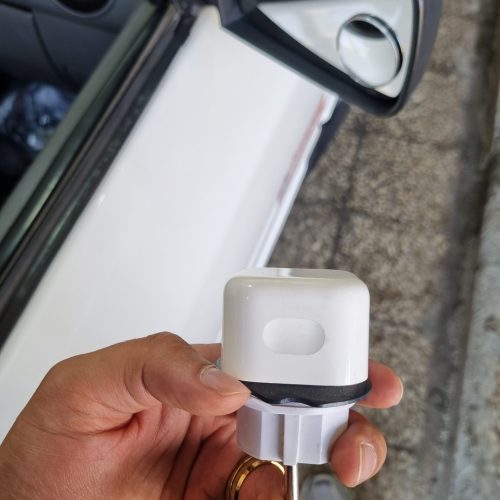 شارژر اصلی ایفون در حد نو یکماه کار کرده