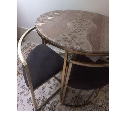 میز غذاخوری چهارنفره تمیز