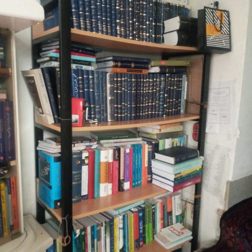 بنده به کلیه های قضایی و اداری و حقوقی و لایحه نویسی مسلط هستم