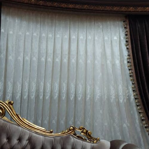 پرده با قاب چوبی