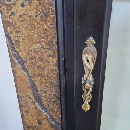 بوفه چوبی با طبقه های شیشه ای