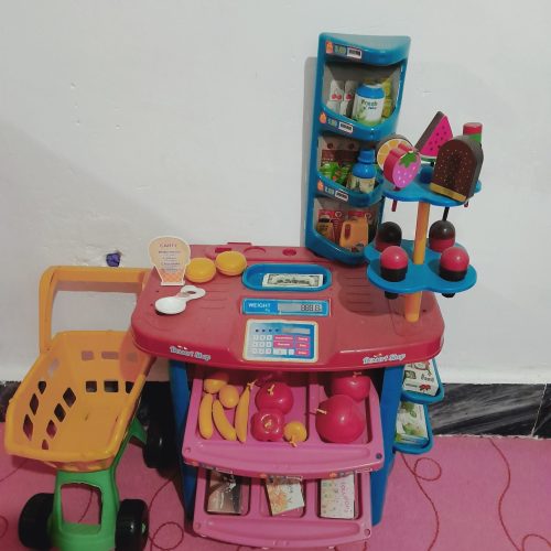 یک عدد فروشگاه کامل با همه لوازم