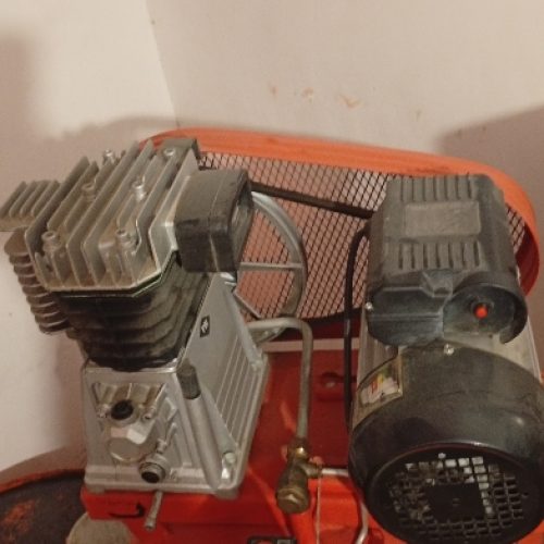 پمپ باد کمپرسور 250لیتردر حد نو سالم بدون ایرادخریدار واقعی تخفیف هم میدم