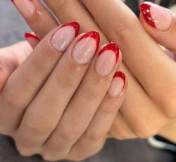 ارائه انواع خدمات زیبایی ناخن