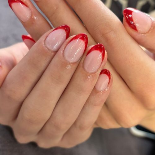 ارائه انواع خدمات زیبایی ناخن