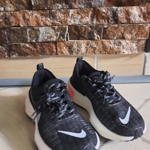 کتانی نایکی زنانه مدل invincible سایز 39