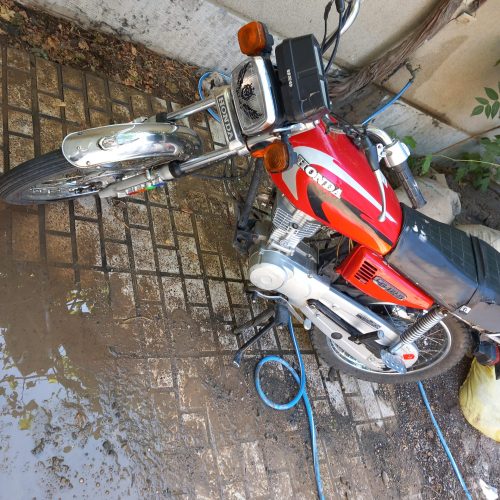 سلام موتور هوندا 125مدل 90 موتور تمیز سیم کشی کامل سالم مدارک کامل یک سال بیمه