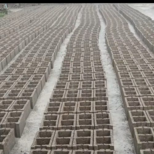 استخدام کارگر بلوک زن ماهر وخوش اخلاق