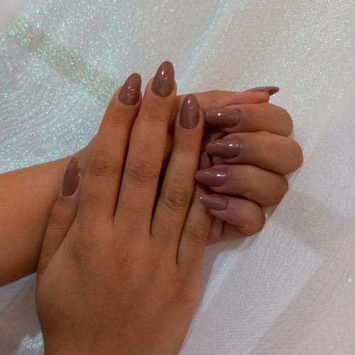 خدمات کاشت ناخن