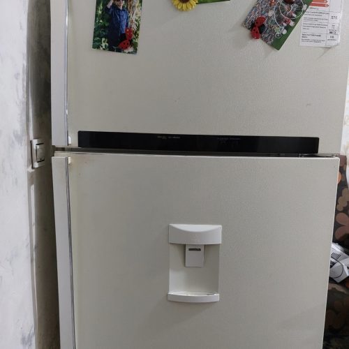 یک عدد یخچال فریزر در حد نو