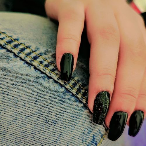 خدمات کاشت ناخن