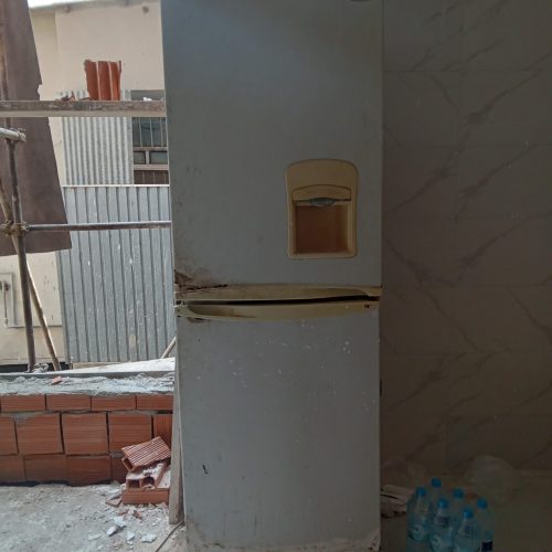 کاملاسالمه فقط زیرش یکم پوسیده هست