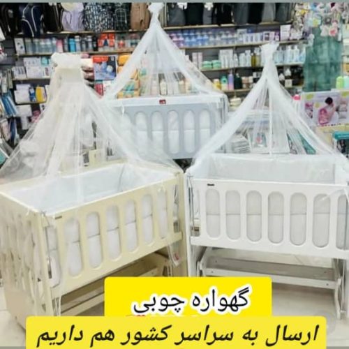 تخت گهواره کنار مادر