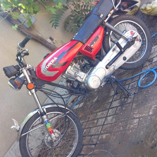 سلام موتور هوندا 125مدل 90 موتور تمیز سیم کشی کامل سالم مدارک کامل یک سال بیمه