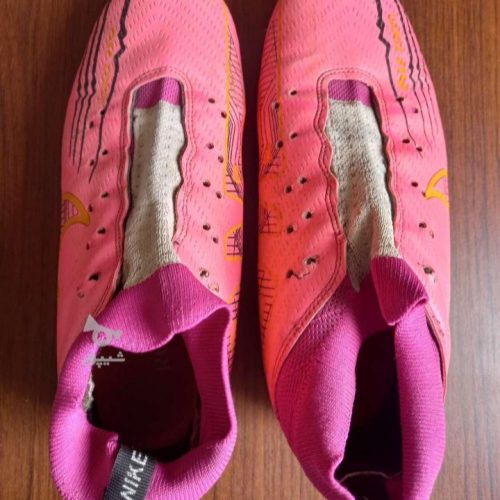 کفش فوتبال استوک دار و جوراب دار