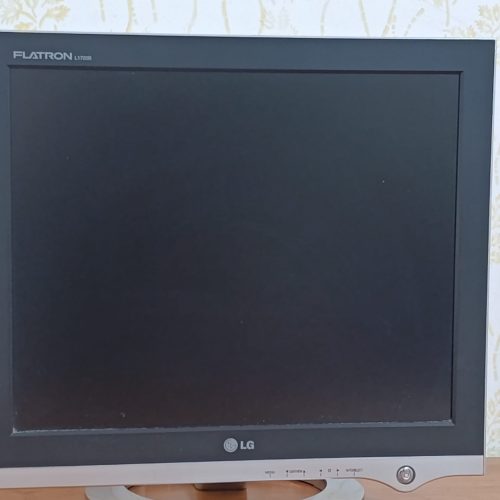 مانیتور کامپیوتر کاملآ سالم