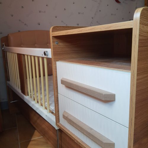 *تخت نوزاد و نوجوان به همراه تشک*