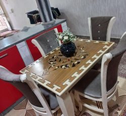 میز غذا خوری چهار نفره در حد نو