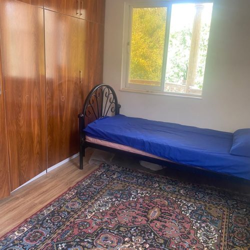 دارای بالکن روبه جنگل و رودخانه