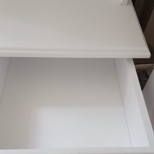 میز تحریر کاملا سالم سفید همراه با صندلی صورتی